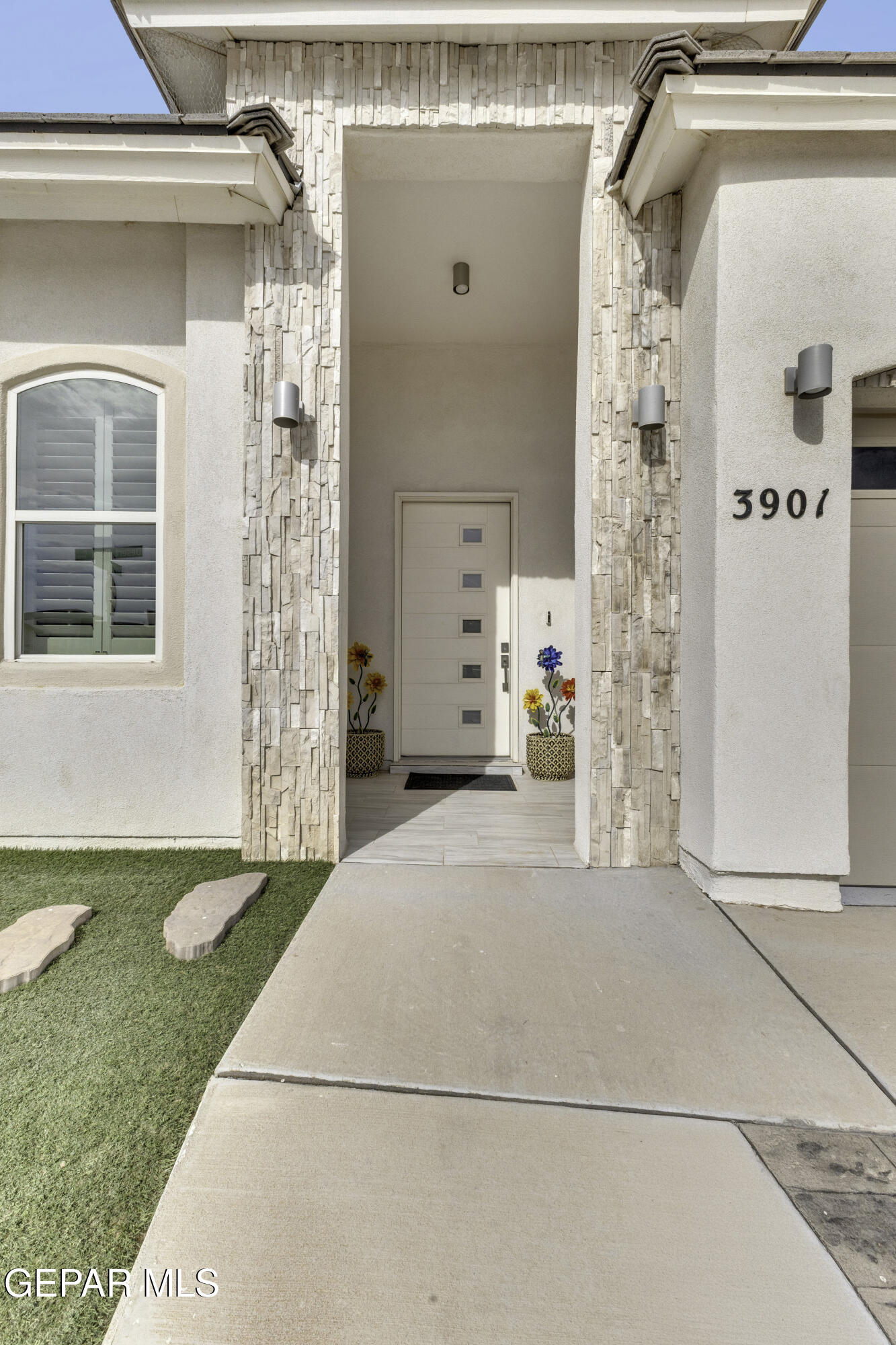 3901 DESERT PARK Place