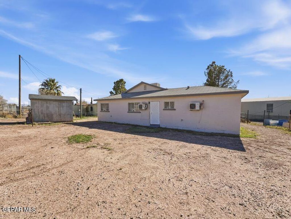 Photo of 445 Suzi Way, Socorro, TX 79927 (MLS # 939487)