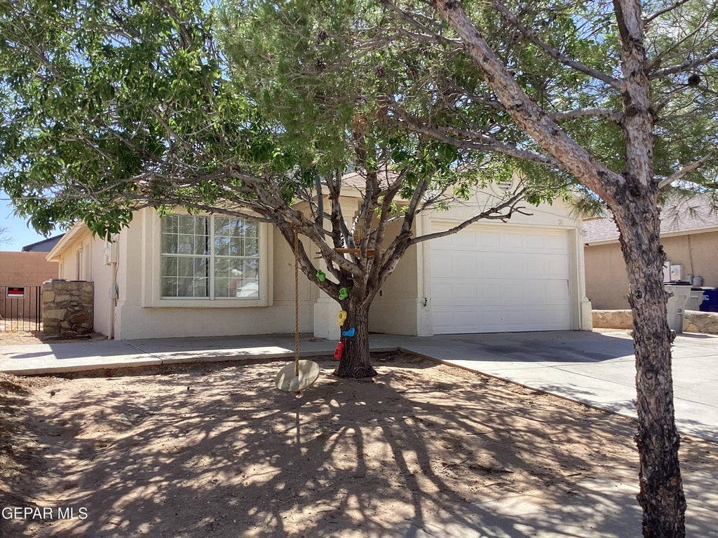 Photo of 12472 SOMBRA FUERTE Drive, El Paso, TX 79938 (MLS # 950769)