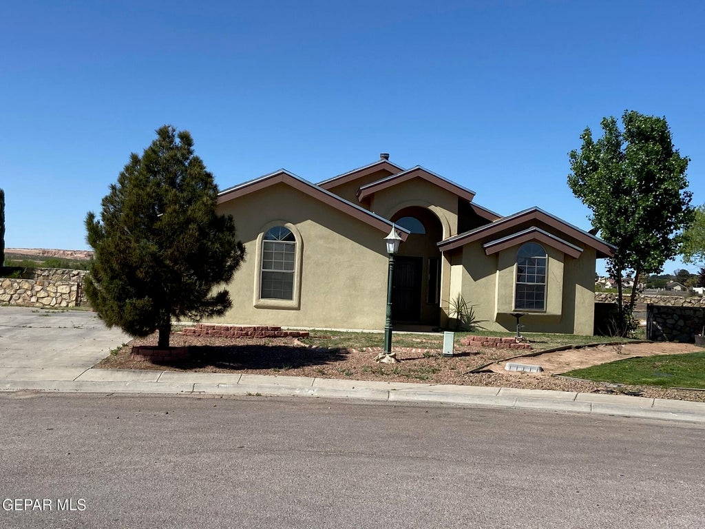 Photo of 116 TIERRA VISTA Drive, Santa Teresa, NM 88008 (MLS # 945895)