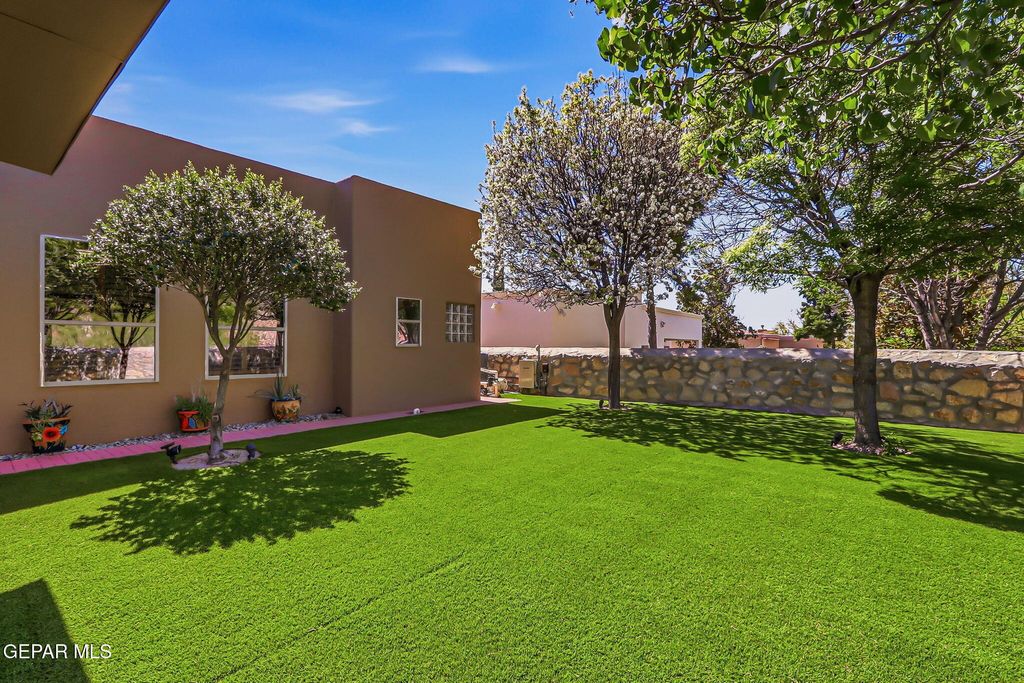 Photo of 1133 CALLE LOMAS Drive, El Paso, TX 79912 (MLS # 941118)