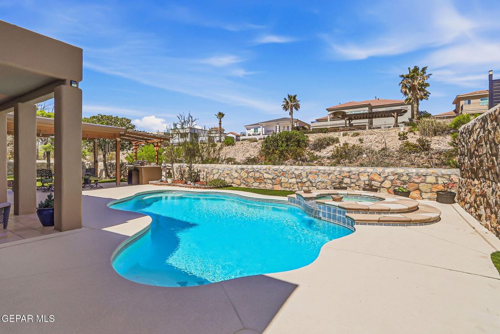 Photo of 1133 CALLE LOMAS Drive, El Paso, TX 79912 (MLS # 941118)