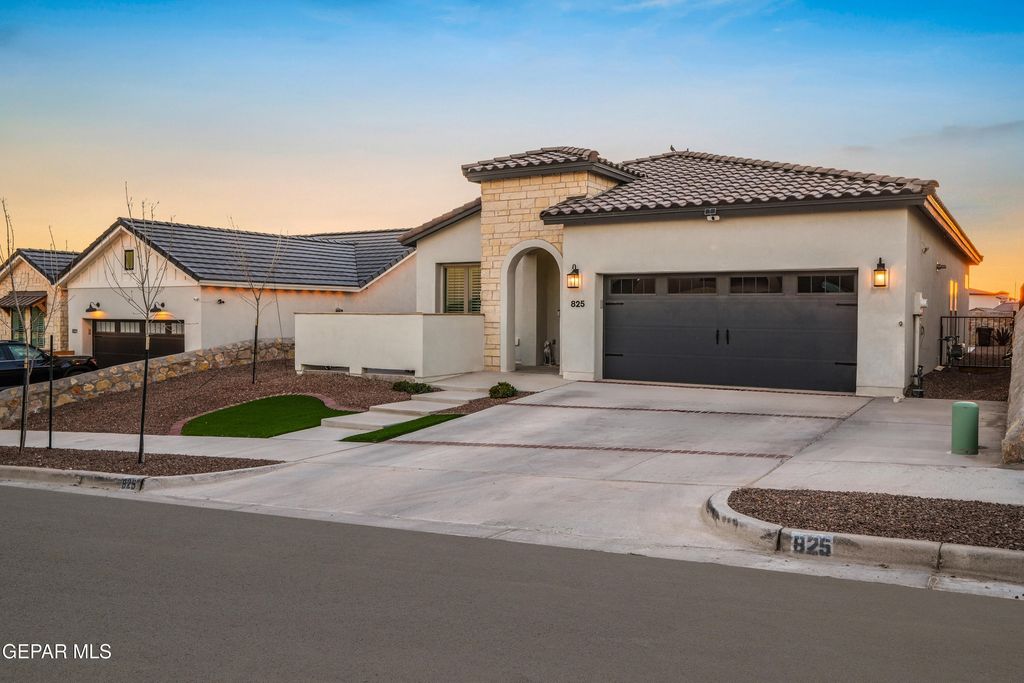 Photo of 825 ACTON Street, Horizon City, TX 79928 (MLS # 940629)