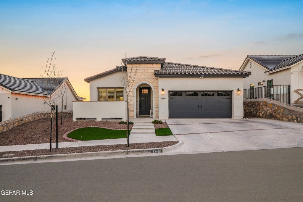 Photo of 825 ACTON Street, Horizon City, TX 79928 (MLS # 940629)