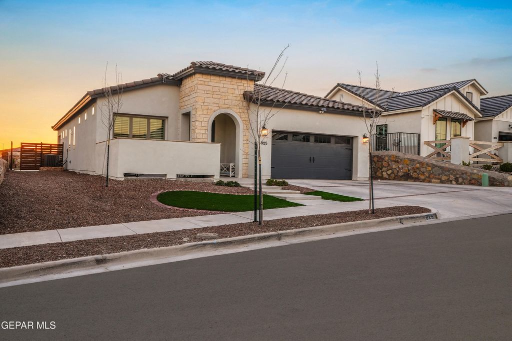 Photo of 825 ACTON Street, Horizon City, TX 79928 (MLS # 940629)