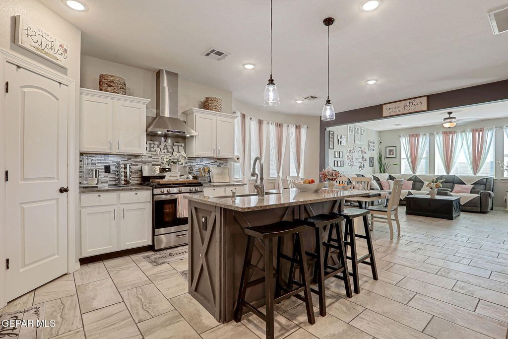 Photo of 5936 HIDDEN ACRES Drive, El Paso, TX 79924 (MLS # 935012)