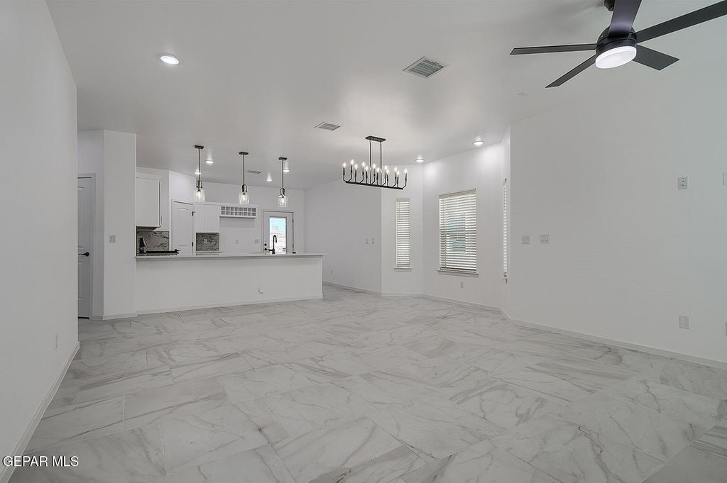 Photo of 13897 CAROLINA PONCE Avenue, Horizon City, TX 79928 (MLS # 940726)