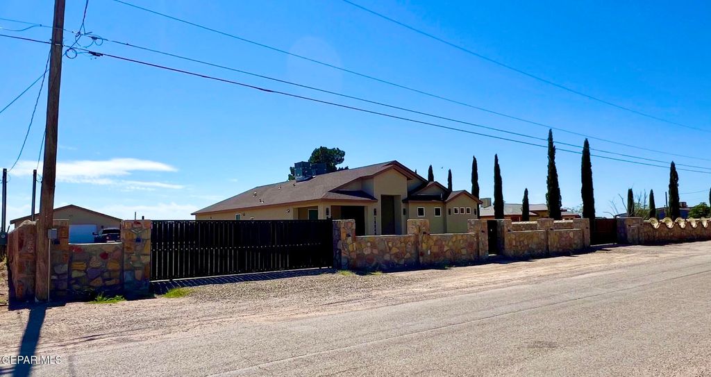 Photo of 15048 RANCHO DEL SUR Drive, El Paso, TX 79938 (MLS # 931591)