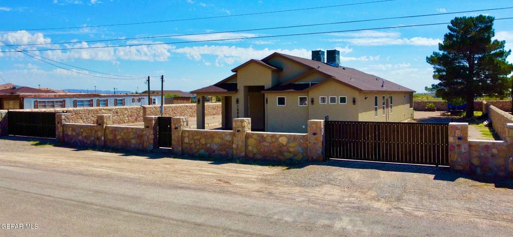 Photo of 15048 RANCHO DEL SUR Drive, El Paso, TX 79938 (MLS # 931591)