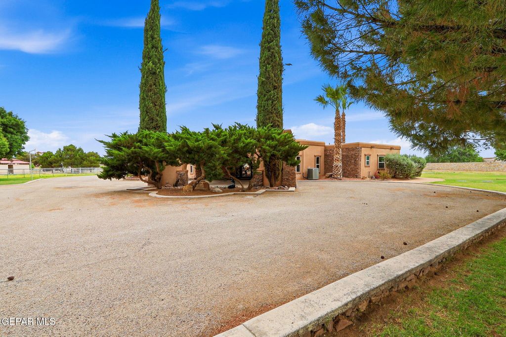 Photo of 5 CIELO LINDO, Anthony, NM 88021 (MLS # 945379)