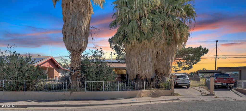 Photo of 306 Cadwallader Drive, El Paso, TX 79915 (MLS # 943061)