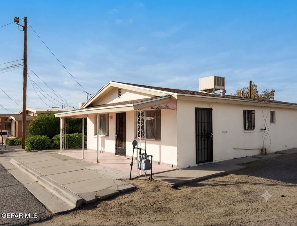 Photo of 708 E WASHINGTON Street, Anthony, TX 79821 (MLS # 949102)