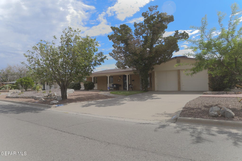 Photo of 417 INDIAN BLUFF Road, El Paso, TX 79912 (MLS # 947625)