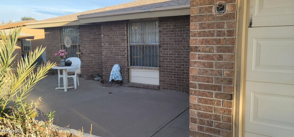 Photo of 11709 CASA VIEW Drive, El Paso, TX 79936 (MLS # 938445)