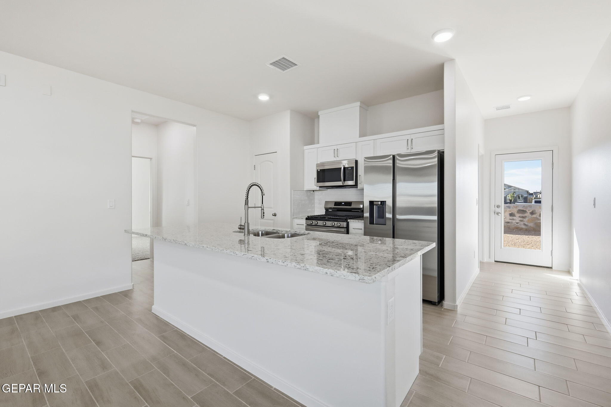 13820 Summer Wave Avenue