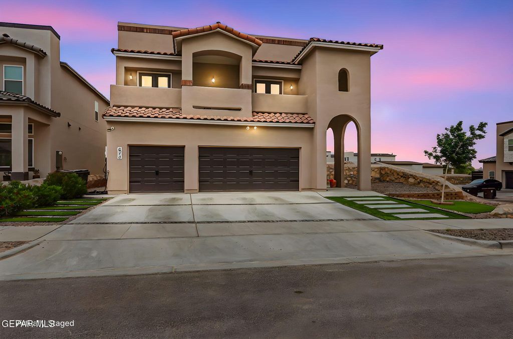 Photo of 672 LA ENTRADA Circle, Sunland Park, NM 88063 (MLS # 942311)