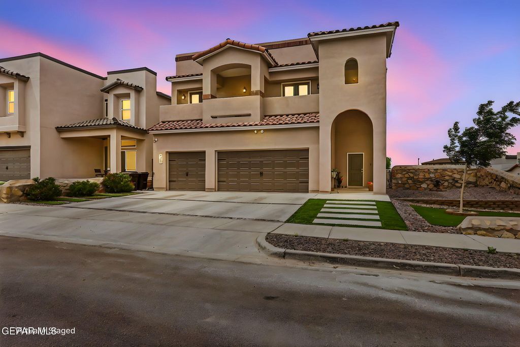 Photo of 672 LA ENTRADA Circle, Sunland Park, NM 88063 (MLS # 942311)