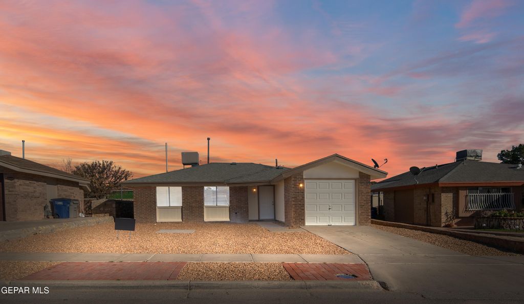 Photo of 1562 DIEGO RIVERA Drive, El Paso, TX 79936 (MLS # 936305)