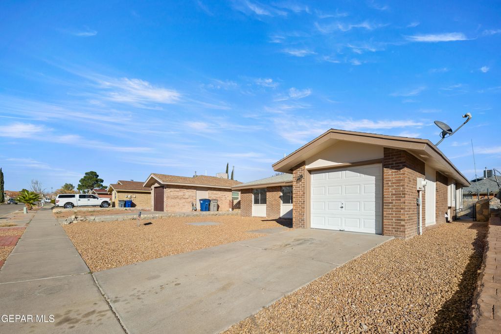 Photo of 1562 DIEGO RIVERA Drive, El Paso, TX 79936 (MLS # 936305)