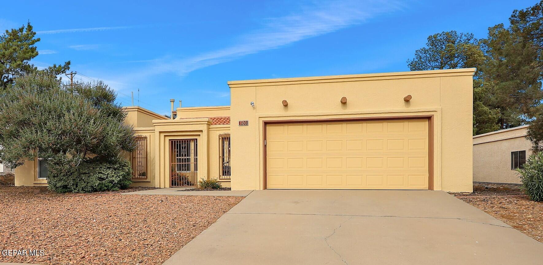 Photo 1 of 39 — 608 LA CHAPA Avenue, El Paso, TX 79912