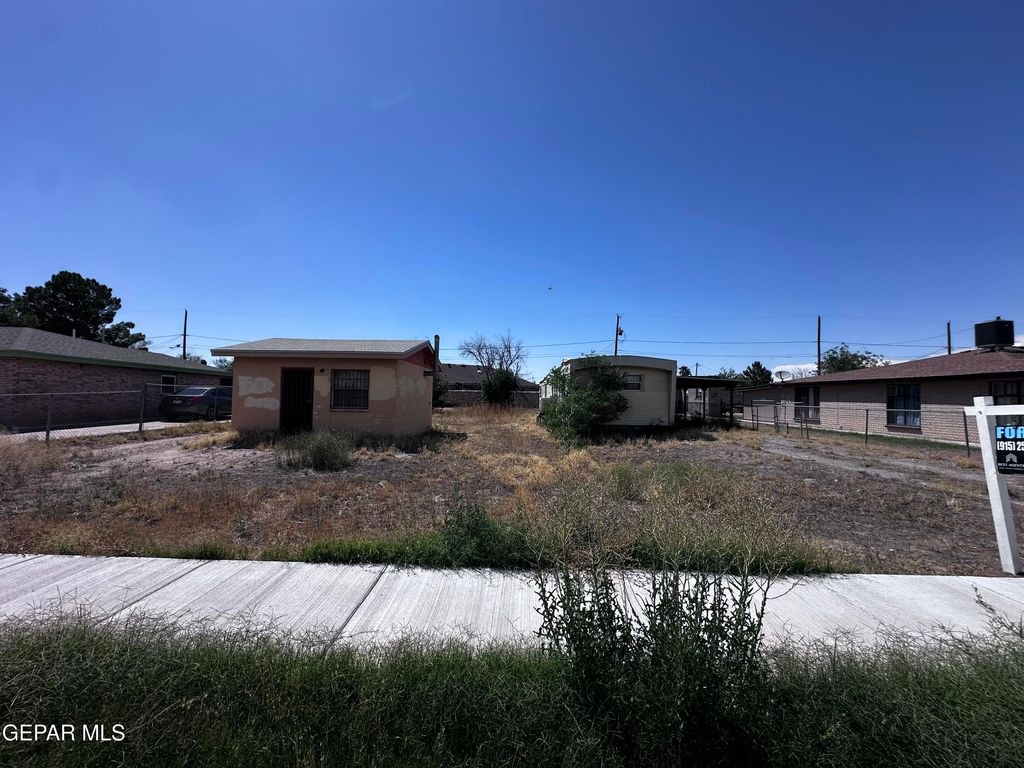 Photo of 125 ENSENADA Way, Socorro, TX 79927 (MLS # 945974)