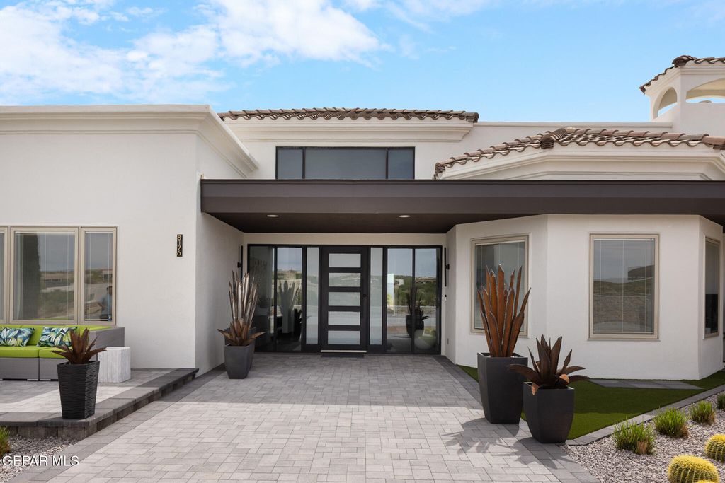 Photo of 8176 CONSTITUTION Road, Las Cruces, NM 88007 (MLS # 942883)