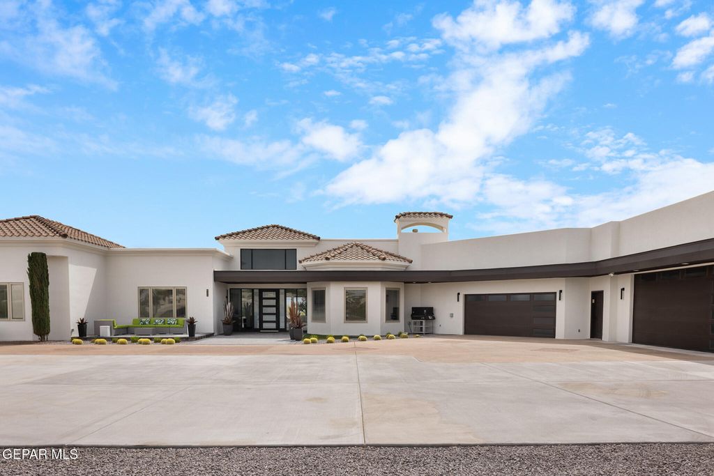 Photo of 8176 CONSTITUTION Road, Las Cruces, NM 88007 (MLS # 942883)