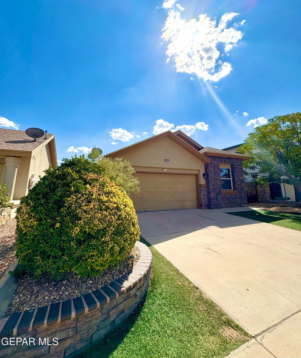 Photo of 14260 SMOKEY POINT Drive, El Paso, TX 79938 (MLS # 950654)