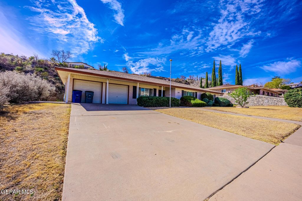 Photo of 3212 OLD SPANISH Trail, El Paso, TX 79904 (MLS # 938215)