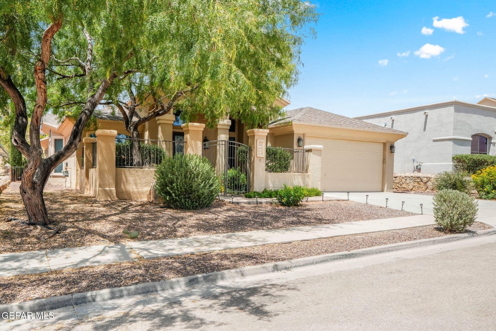Photo of 6713 CRUCERO DEL SOL Court, El Paso, TX 79911 (MLS # 948933)