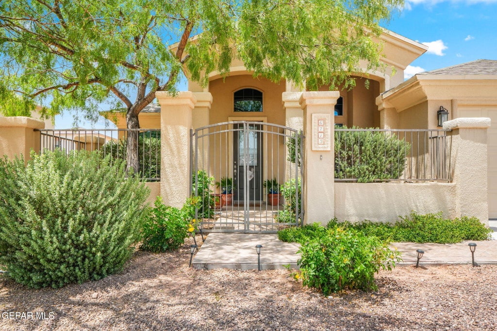 Photo of 6713 CRUCERO DEL SOL Court, El Paso, TX 79911 (MLS # 948933)