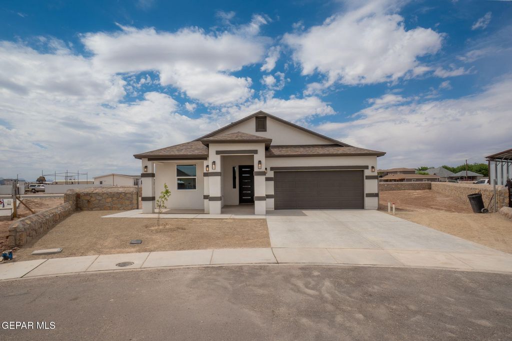 Photo of 12300 LUZ BONITA Way, Clint, TX 79836 (MLS # 944193)