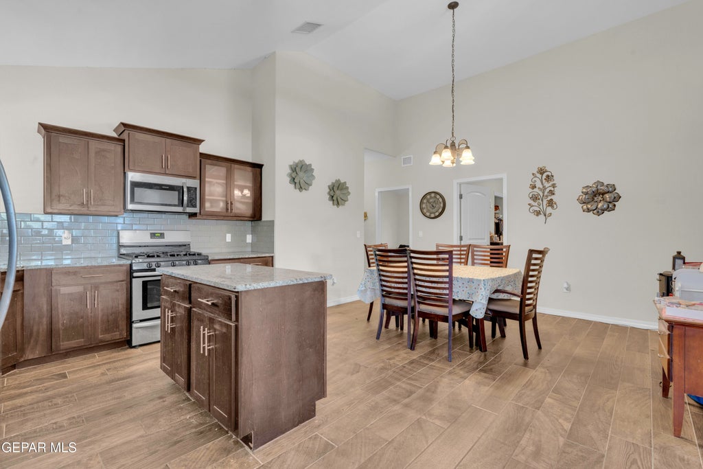 Photo of 13523 HAZLEWOOD Street, Horizon City, TX 79928 (MLS # 945215)