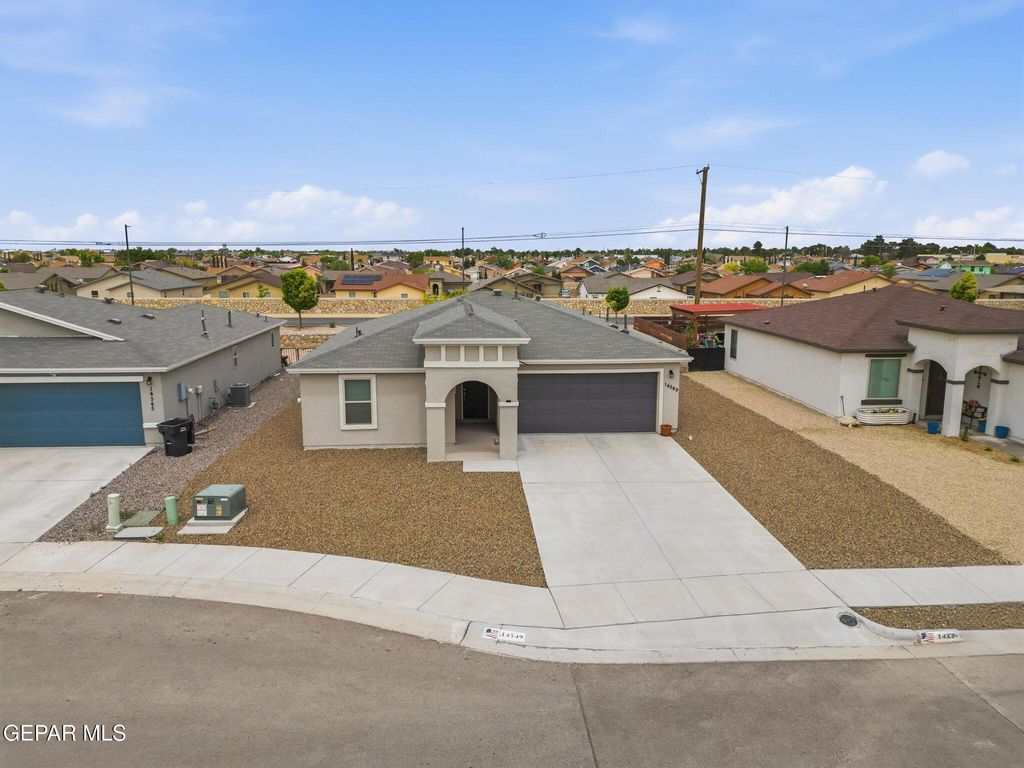 Photo of 14549 Mescal Bean Avenue, Horizon City, TX 79928 (MLS # 942404)