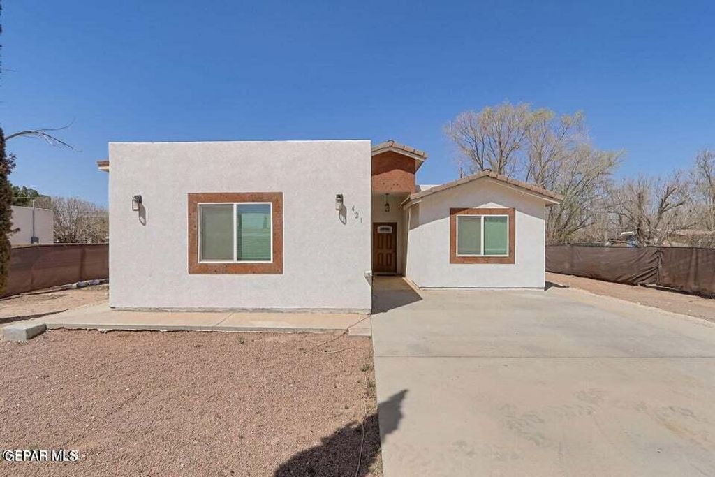 Photo of 421 Valle Los Nogales Drive, Socorro, TX 79927 (MLS # 930658)