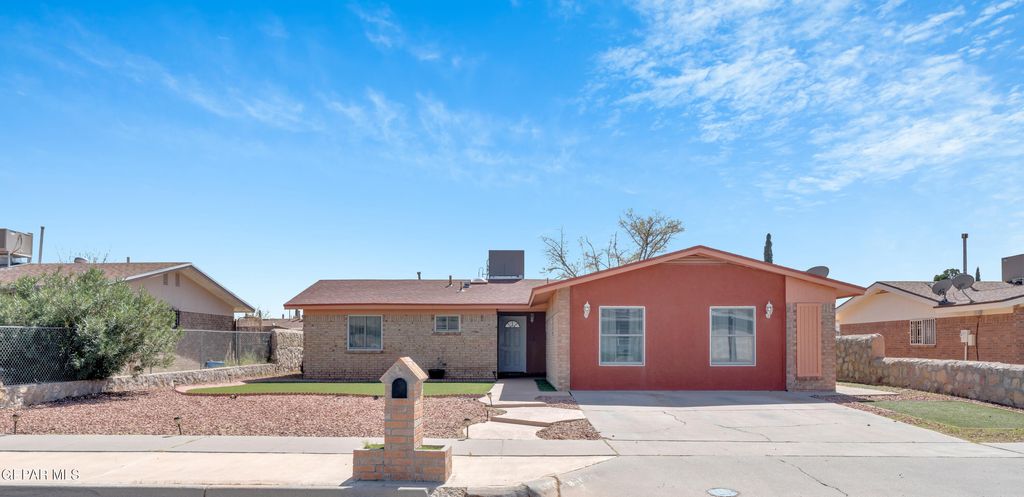 Photo of 11176 SHORELINE Drive, El Paso, TX 79936 (MLS # 940199)