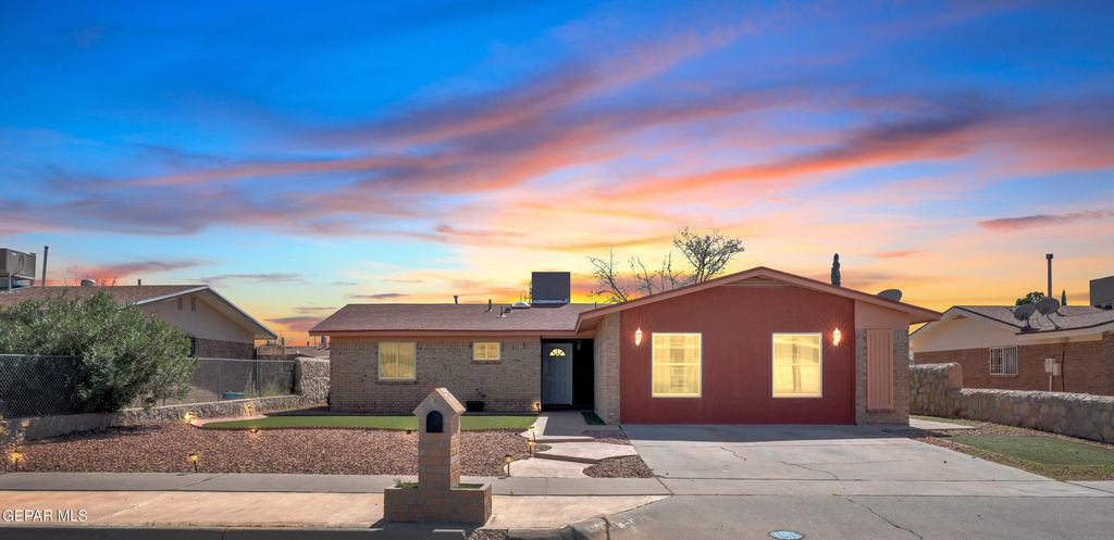 Photo of 11176 SHORELINE Drive, El Paso, TX 79936 (MLS # 940199)