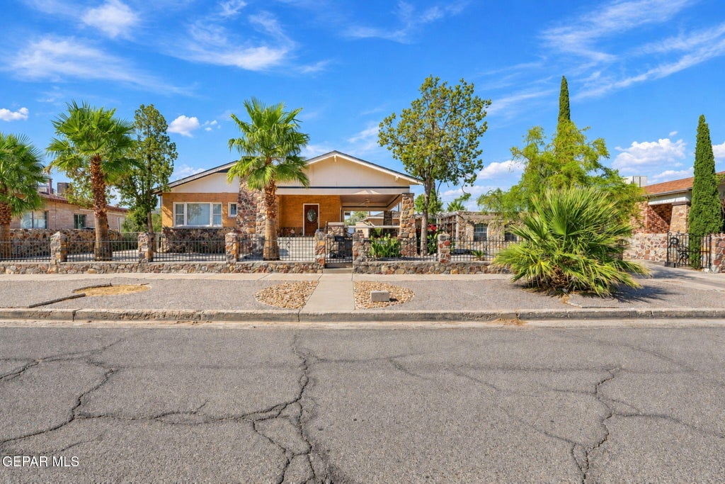Photo of 3425 LOUISVILLE Avenue, El Paso, TX 79930 (MLS # 950766)