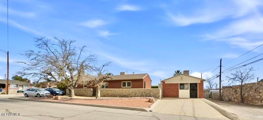 Photo of 3500 MCKINLEY Avenue, El Paso, TX 79930 (MLS # 936738)