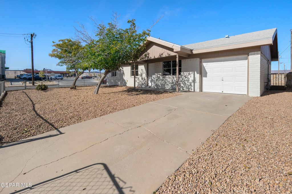 Photo of 200 ROMERIA Drive, El Paso, TX 79907 (MLS # 934965)