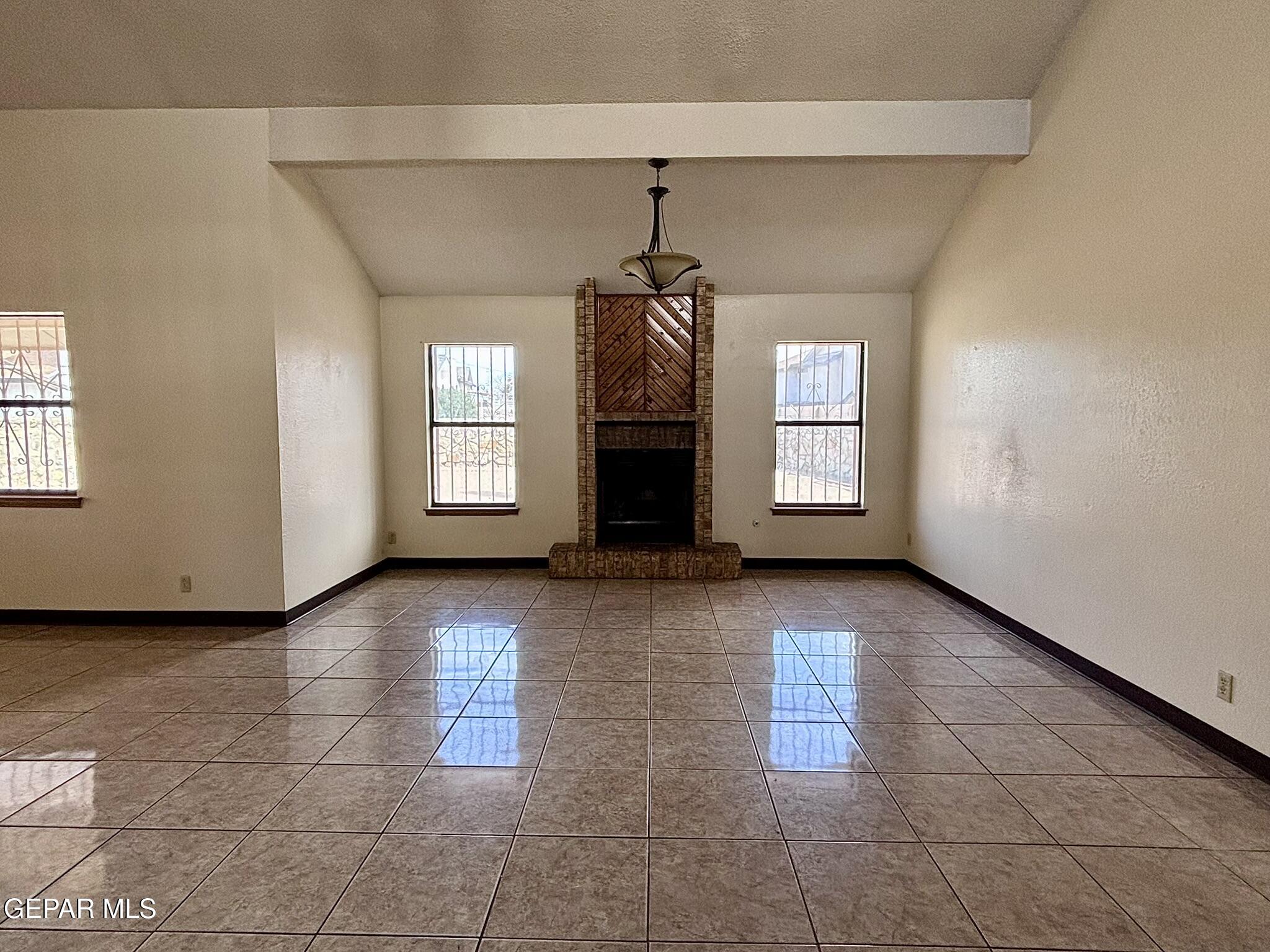 1442 SIERRA DE ORO Drive