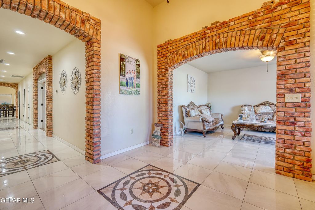 Photo of 10728 Regina Drive, Socorro, TX 79927 (MLS # 941263)