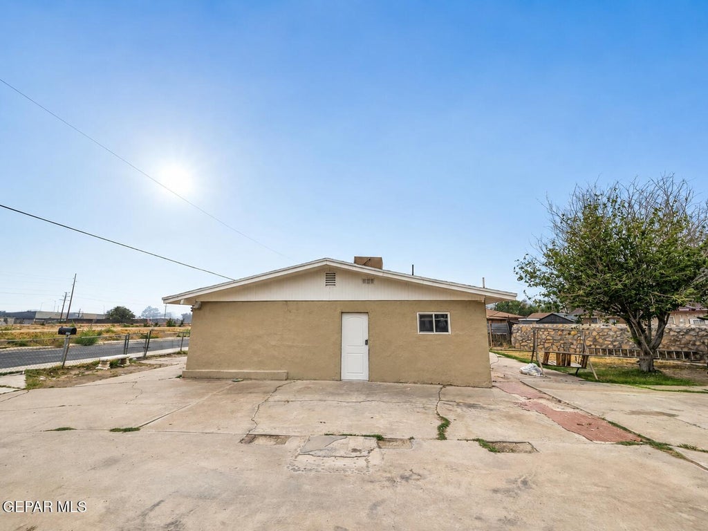 Photo of 305 MCCUNE Road, El Paso, TX 79915 (MLS # 949287)