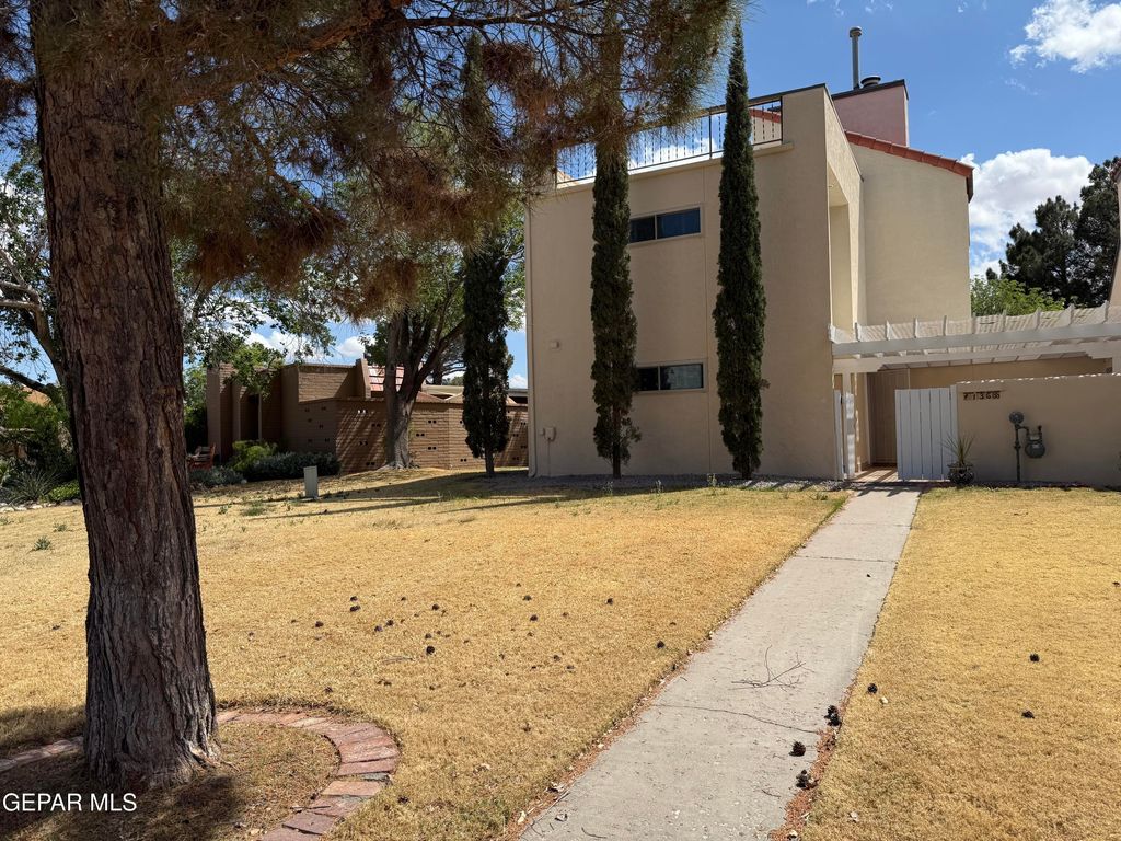 Photo of 136 FEATHER MOON Drive, Santa Teresa, NM 88008 (MLS # 942819)