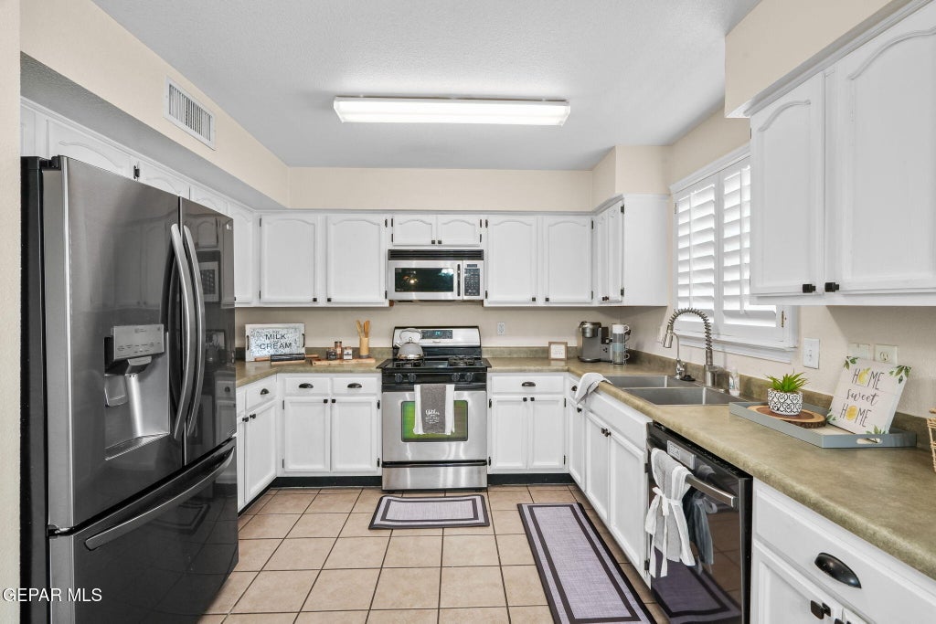 Photo of 3340 TIERRA NEVADA Drive, El Paso, TX 79938 (MLS # 945727)