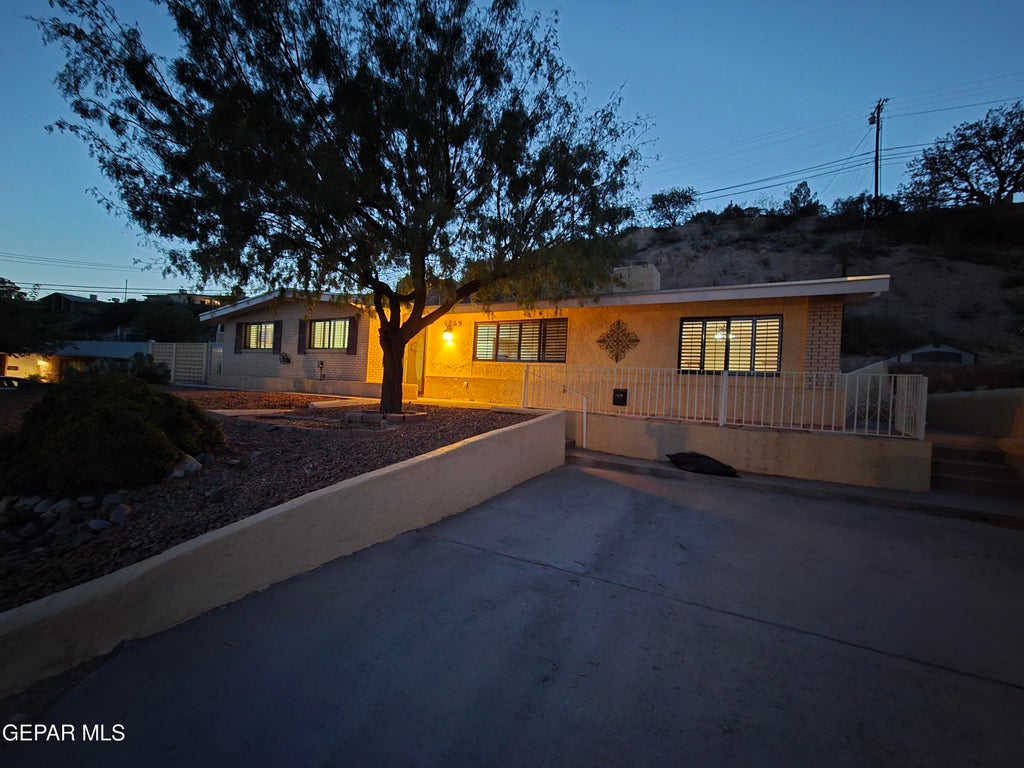 Photo of 4249 CANTERBURY Drive, El Paso, TX 79902 (MLS # 949879)