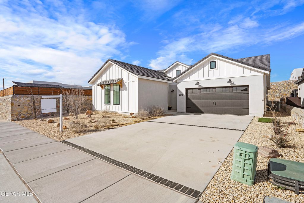 Photo of 12613 MIDDLESBROUGH Avenue, Horizon City, TX 79928 (MLS # 937815)