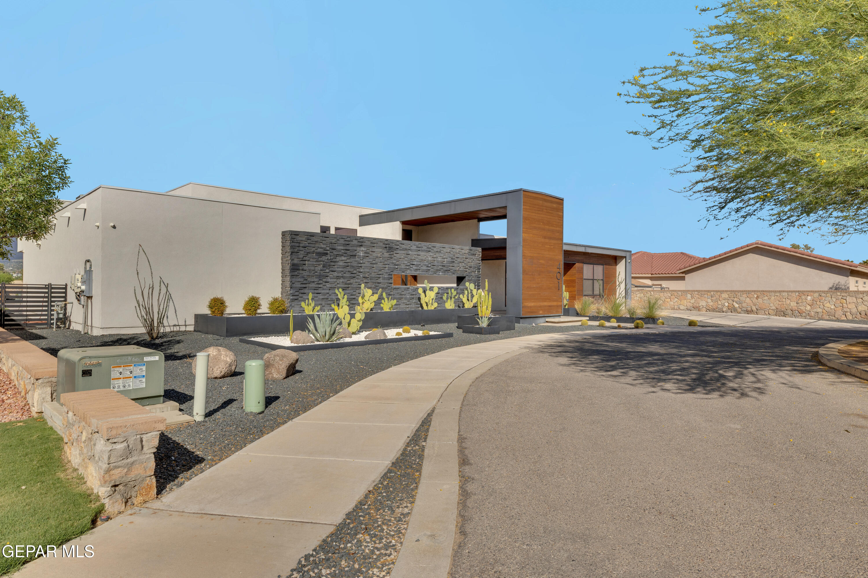 401 WILLOW GLEN Drive