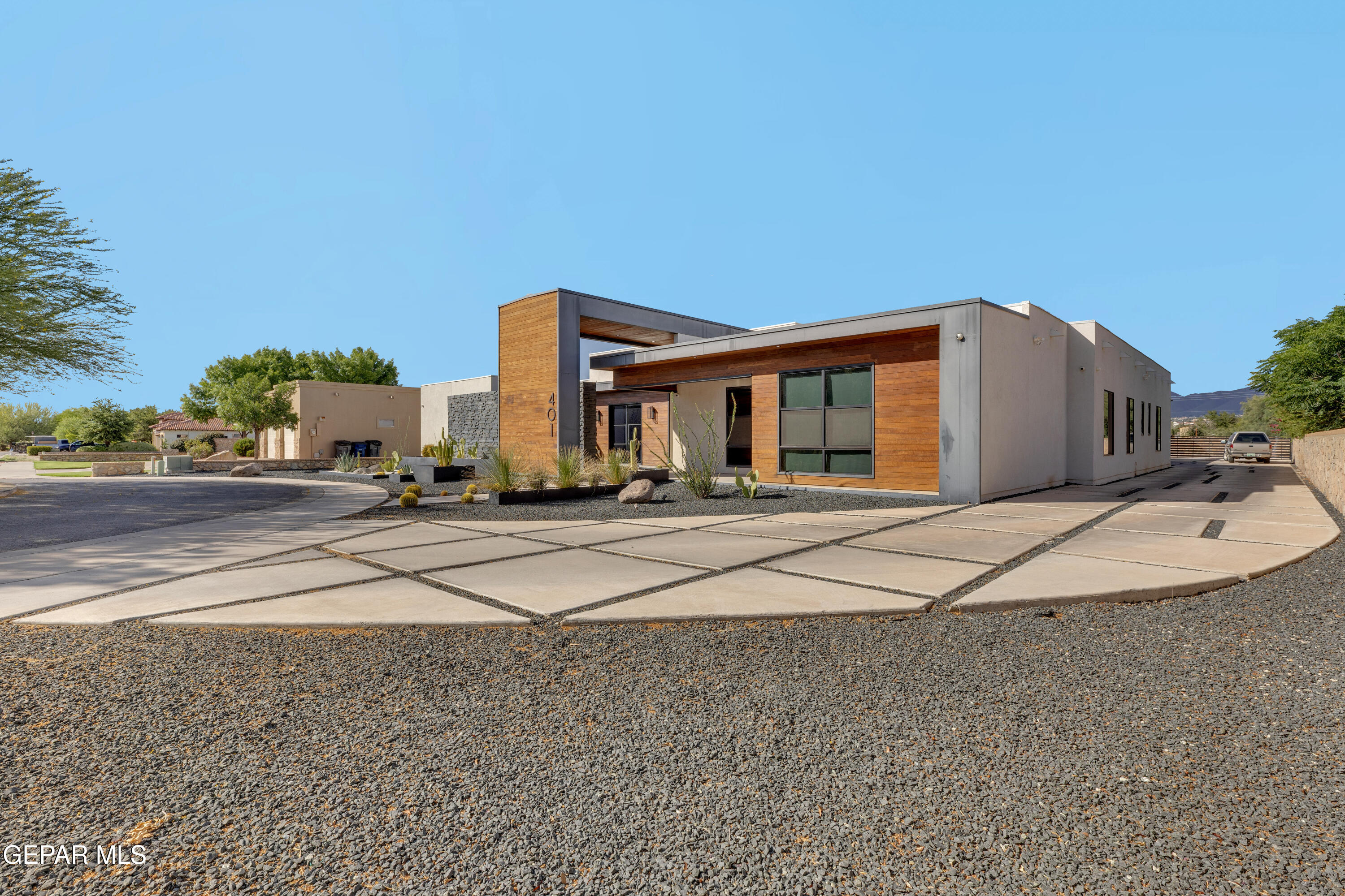 401 WILLOW GLEN Drive