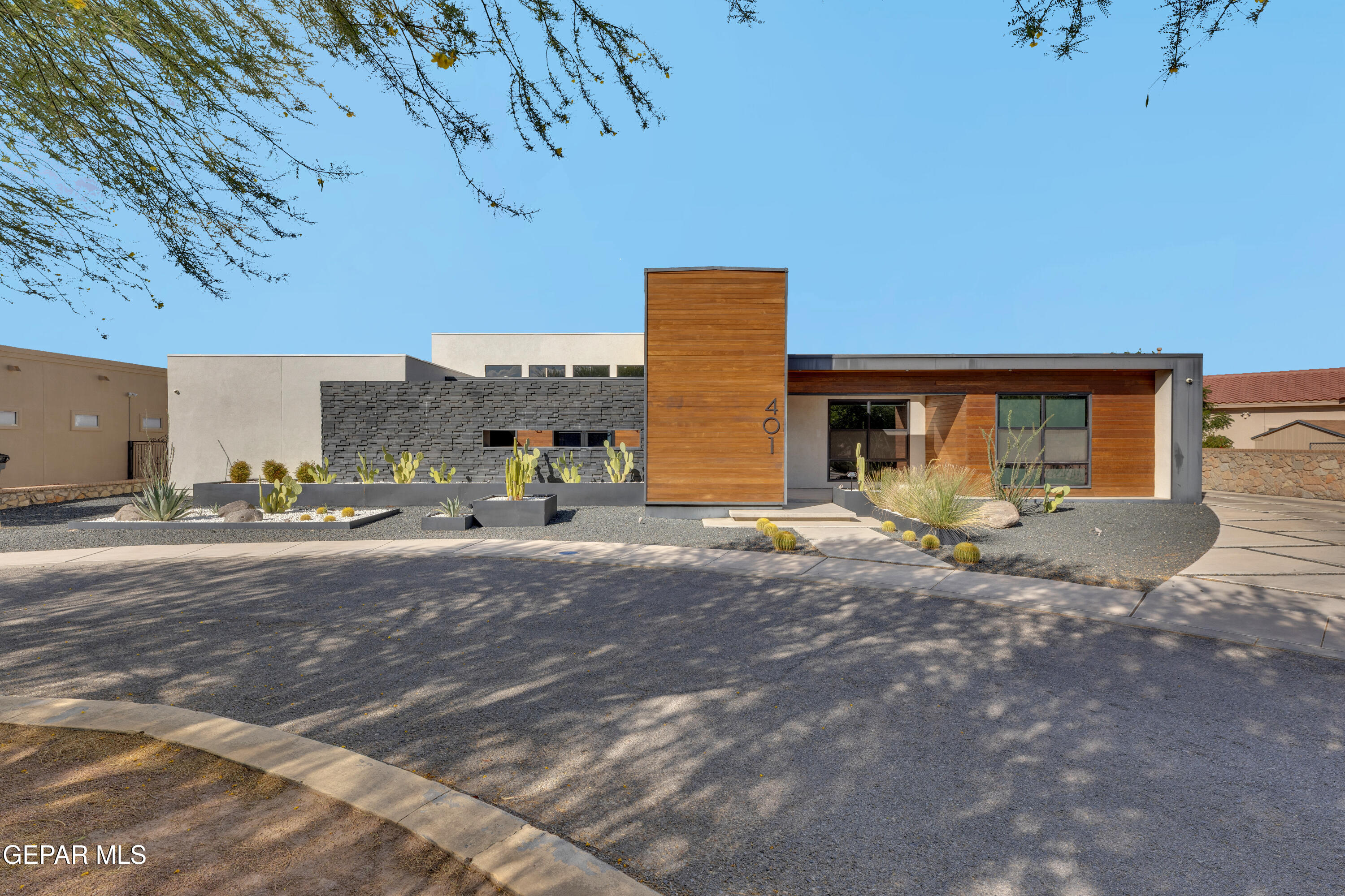401 WILLOW GLEN Drive